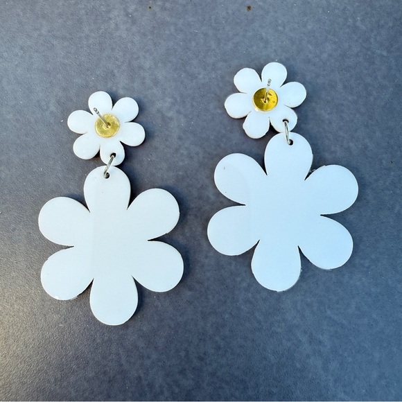 Retro Mod Pink Flower Power Acrylic Earrings - Picture 5 of 6